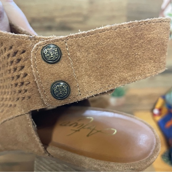 Arturo Chiang Macadamia Cow Split Suede Janel Heels peep toe Womens Size 8.5 - Picture 4 of 10